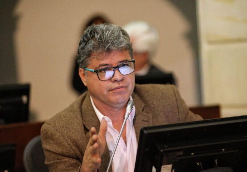 Wilson Arias Castillo, Autor en Al Poniente