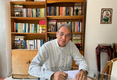 Luis Guillermo Velez Alvarez economista
