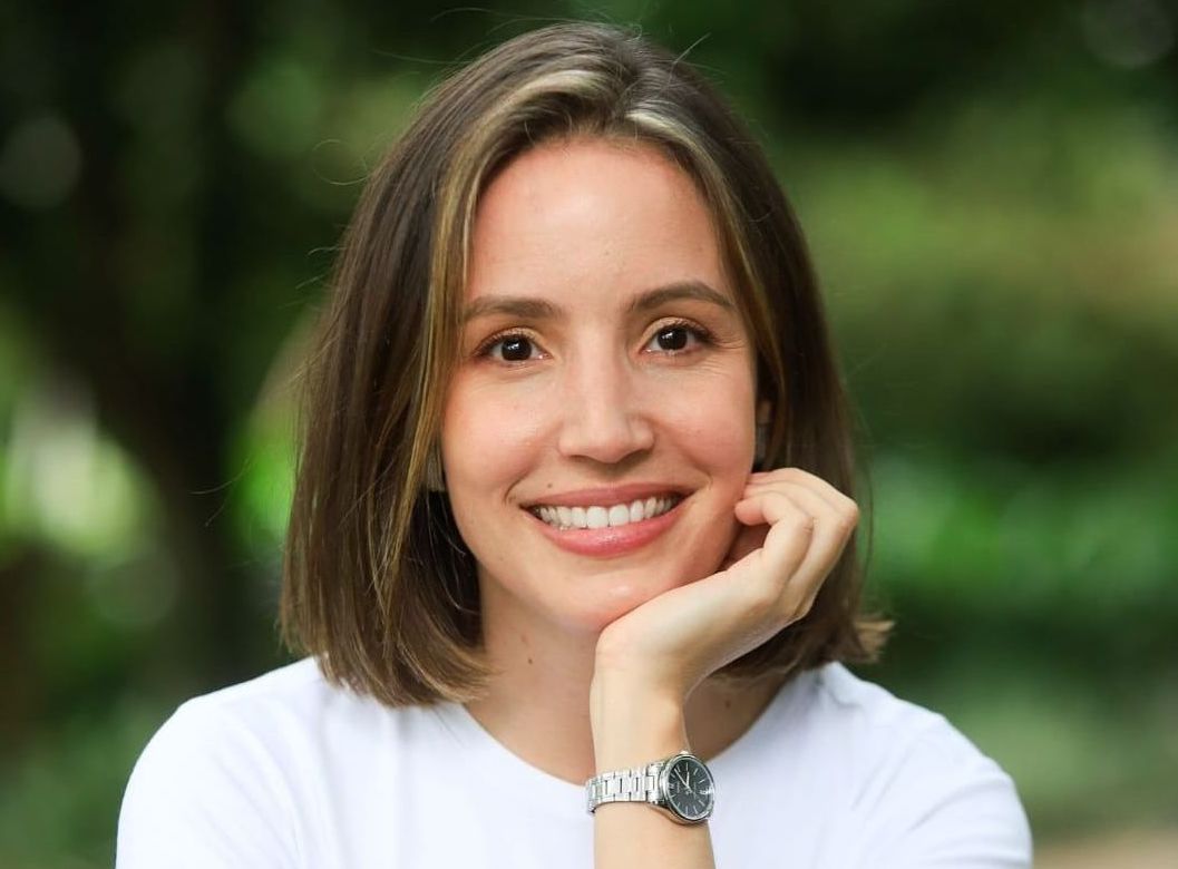 Julia Correa, Autor en Al Poniente