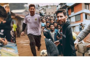Lionel Messi realizando actividades de voluntariado están hechas con IA.