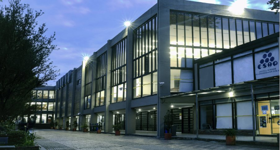  Vista al atardecer del campus de la Sede Central de la Escuela Superior de Administración Pública-ESAP en Bogotá D.C. Cortesía: ESAP.