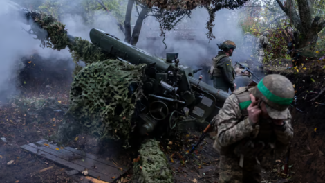 Ukrainian servicemen of Khartia brigade fire D-30 Howitzer towards Russian positions in Kharkiv region, Ukraine, Wednesday, Oct. 16, 2024. Photo: Alex Babenko/AP