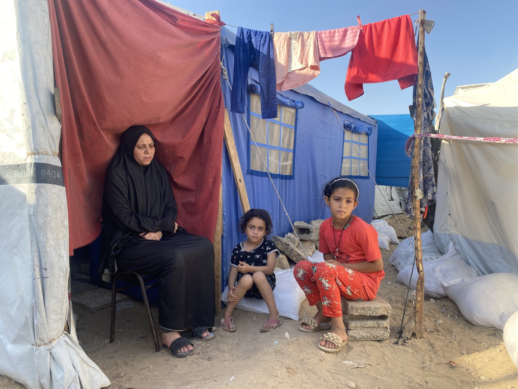 Foto extraída de artículo de prensa titulado " ´She is dying in front of my eyes´. The Gazan children starving under Israeli siege", Magazine +972, edición del 8 de mayo del 2025, cuya lectura completa se recomienda