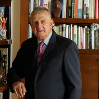 Álvaro Mutis (1923-2013). Escritor, comunicador y empresario colombiano radicado en México, quien fuera compañero de trabajo e influencia intelectual de Roberto Gil de Mares para ser escritor. Foto: Zenda