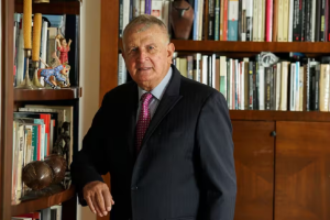 Álvaro Mutis (1923-2013). Escritor, comunicador y empresario colombiano radicado en México, quien fuera compañero de trabajo e influencia intelectual de Roberto Gil de Mares para ser escritor. Foto: Zenda