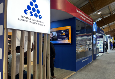 Stand institucional Escuela Superior de Administración Pública-ESAP durante la Feria Internacional del Libro de Bogotá 2026 en Corferias. Foto: Redes sociales institucionales ESAP